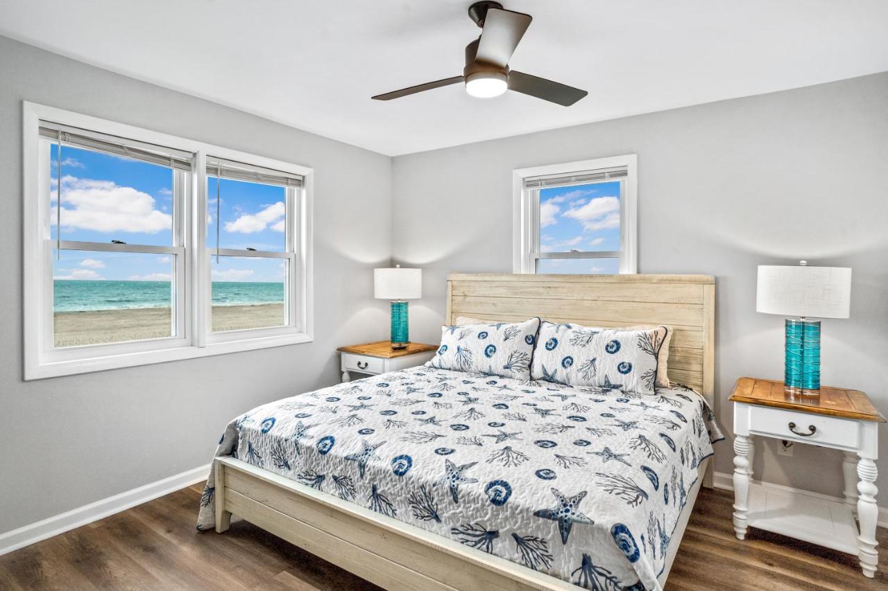 Ocean Daze - Sleeps 22, Direct Oceanfront, Renovated May 2022 Villa Holden Beach Exterior foto